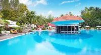 The Bayview Beach Resort - Pemandangan Pantai