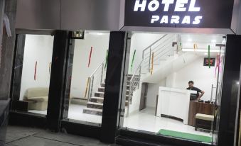 Hotel Paras