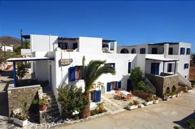 Holidays in Paros Hotels in Aliki