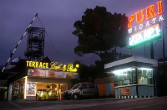 巴圖拉登普利維薩塔酒店 酒店