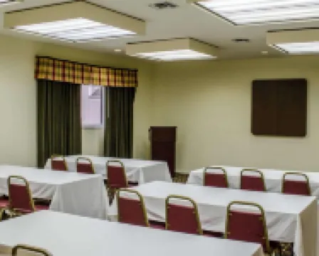 主流套房酒店 彭薩科拉酒店