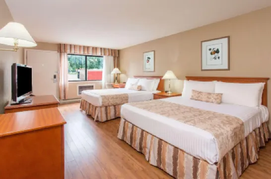 Ramada by Wyndham Kelowna Hotel & Conference Center โรงแรมใกล้ทะเลสาบโอกานากาน