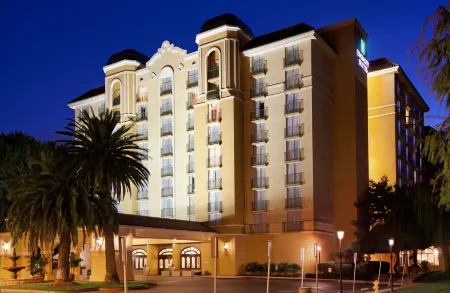 Embassy Suites by Hilton San Francisco Airport Waterfront Отели в г. Берлингейм