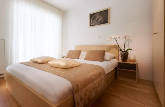 波斯託伊納海神洞穴客房及公寓酒店