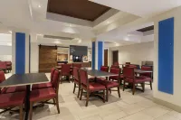 Holiday Inn Express & Suites DURANT by IHG - breakfast