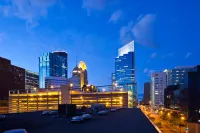 Holiday Inn Express & Suites Minneapolis-Dwtn (Conv Ctr) Hotel in zona Semple Mansion