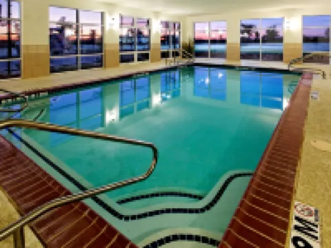 ホリデイ イン エクスプレス ホテル & スイーツ クレバーン by IHG クリーバーンのホテル