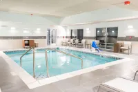 Holiday Inn Express & Suites DAYTON EAST - BEAVERCREEK by IHG - piscina