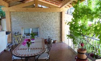 Maison d'Hôtes et Roulotte" le 6 Bis"