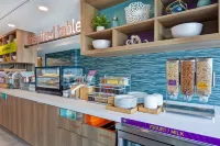 Home2 Suites by Hilton Ormond Beach Oceanfront - Breakfast