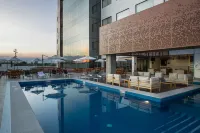 DoubleTree by Hilton Celaya - Pool