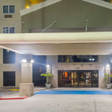 Comfort Suites Beachside