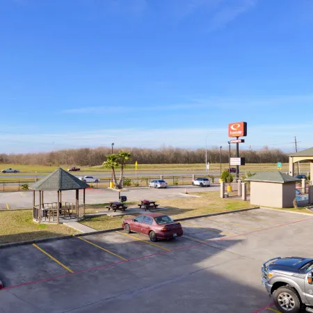 Econo Lodge Inn & Suites Port Arthur Near Sabine Pass