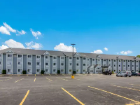 クオリティ イン & スイーツ グローブ シティ - アウトレット モール スプリングフィールドのホテル