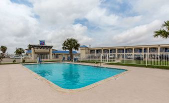 Motel 6 Port Lavaca, TX - Beach