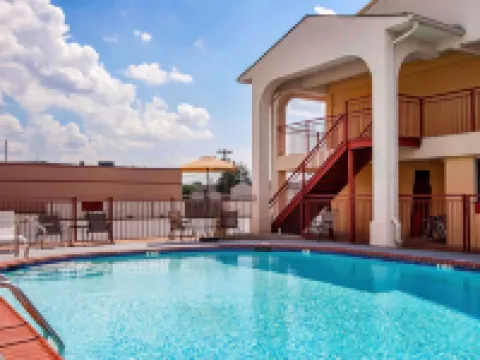 Quality Inn & Suites Hotels in Covington
