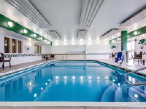 コンフォート スイーツ ロチェスター ヘンリエッタ ユニバーシティ エリア ヘンリエッタのホテル