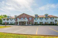 Econo Lodge Inn & Suites