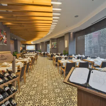 İstanbul Dora Hotel Отели рядом с достопримечательностью «Trump towers»