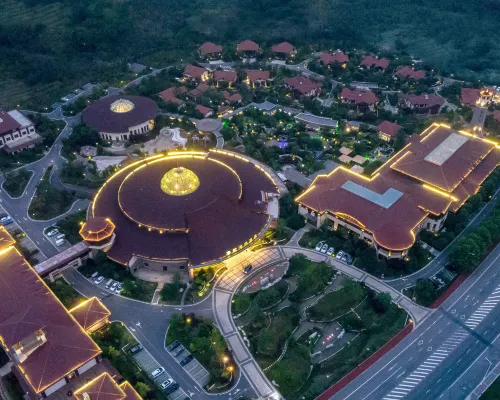 Holiday Inn DALIAN HOT SPRING by IHG 大連発現王国周辺のホテル
