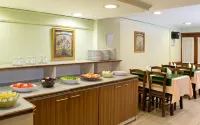 Hotel Internacional - breakfast