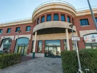 拉斯馬塔斯廣場飯店 拉斯咯紮斯購物村附近的飯店
