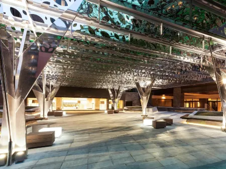 Novotel Madrid Center Отели рядом с достопримечательностью «Королевский ботанический сад Мадрида»