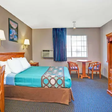 Super 8 by Wyndham Upland Ontario CA Các khách sạn gần Đại học Scripps College