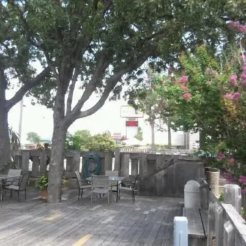 Quail's Nest Inn & Suites
