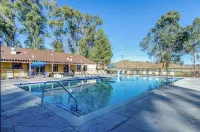 Wilderness Lakes RV Resort - Swimmingpools