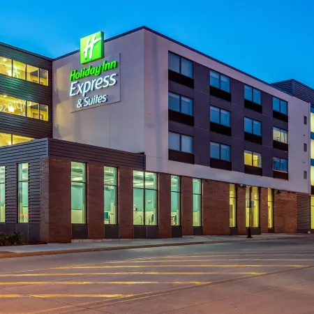 Holiday Inn Express & Suites PLATTEVILLE by IHG