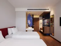 Centara Life Hotel Bangkok Phra Nakhon Hotels near Dusit Palace