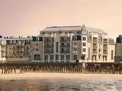 Hôtel le Nouveau Monde Hotels in Сен-Мало