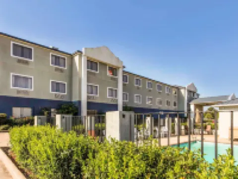 Quality Inn & Suites Pearl-Jackson Hotels in Pearl