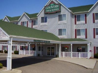 "a large building with a green roof and the words "" country inn & suites "" on it" at Country Inn & Suites by Radisson, Watertown, SD