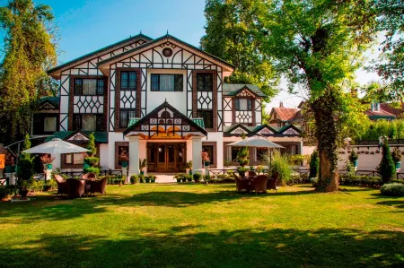 Lemon Tree Hotel Srinagar