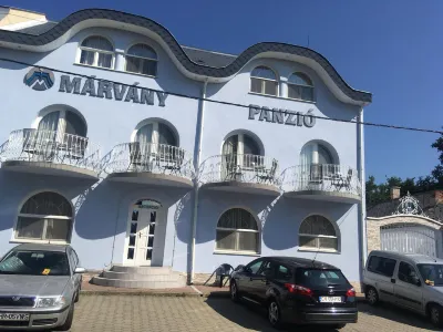 Márvány Panzió Hoteles en 