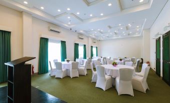 Microtel by Wyndham South Forbes Near Nuvali