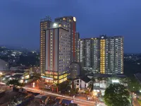 HARRIS Hotel & Conventions Ciumbuleuit Bandung Hotel dekat Mesjid Nurul Jannah