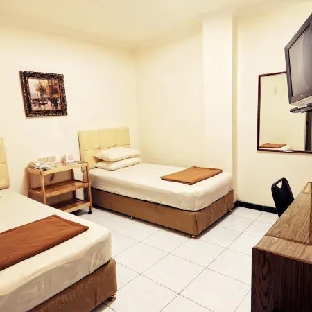 Hotel Sumber Waras