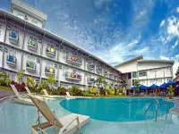 N Hotel - Pools