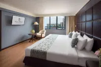 Twin Towers Hotel - balcony