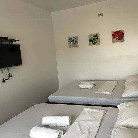 Seabreeze Beach Lodge