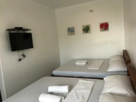 โรงแรมซีบรีซ บีชลอดจ์