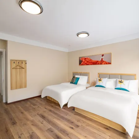 Huamanxi Homestay (Zhujiajiao Puxiang Road) Отели рядом с достопримечательностью «Парк Ориентал-Лэнд»