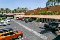 Anaheim Discovery Inn and Suites - parking