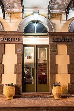 Porto Lesvos Hotel Отели рядом с достопримечательностью «Эгейский университет»