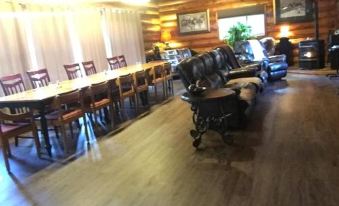 Summit River Lodge & Campsites