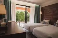 Hôtel les Jardins de Sainte-Maxime فنادق في Le Plan-De-La-Tour