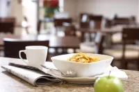 Comfort Inn & Suites - breakfast